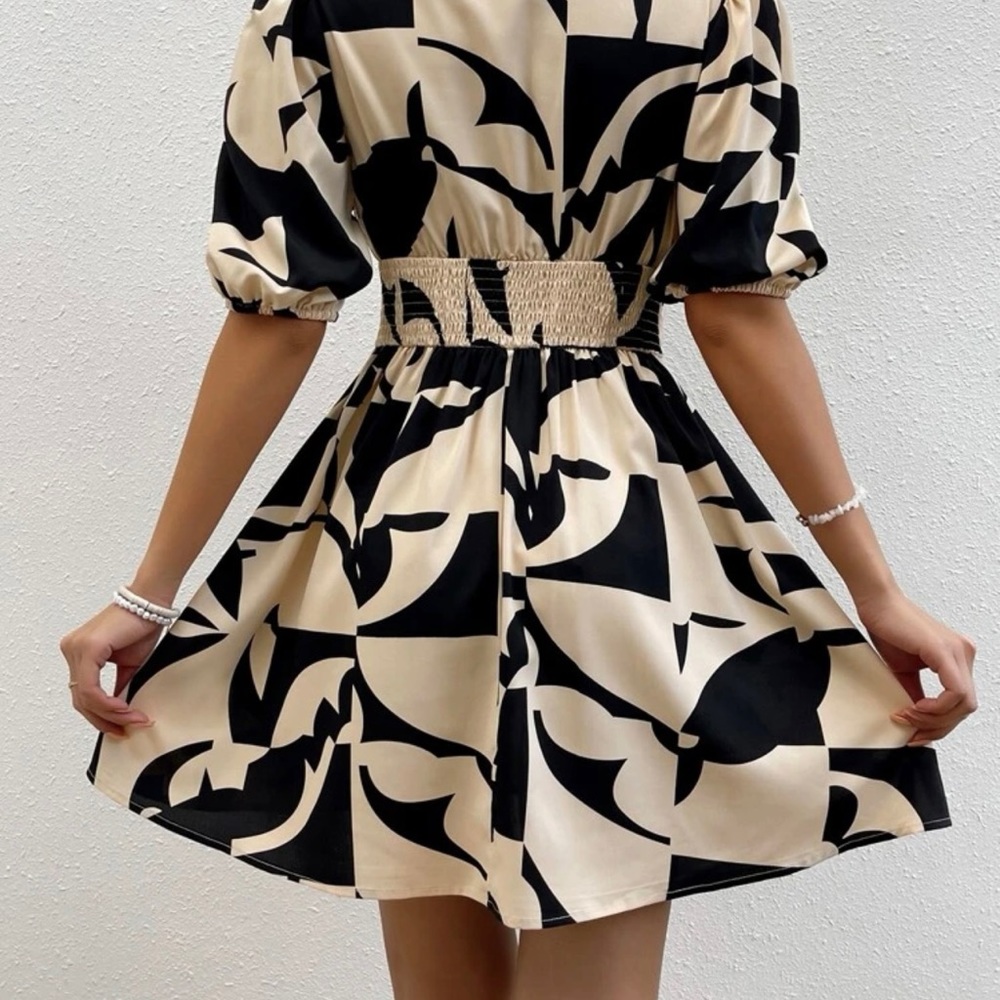 SHEIN prive geo print puff sleeve dress - Picture 3 of 3
